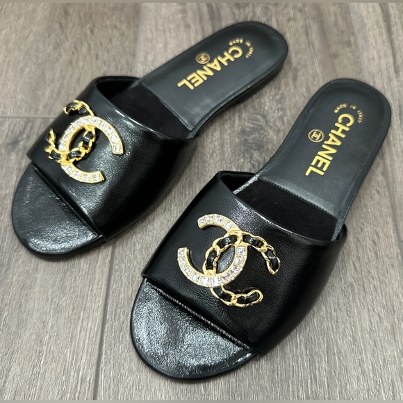 2024 CHANEL BLACK LEATHER SLIDES WITH GOLD CC LOGO. Size 36 - Picture 8 of 14